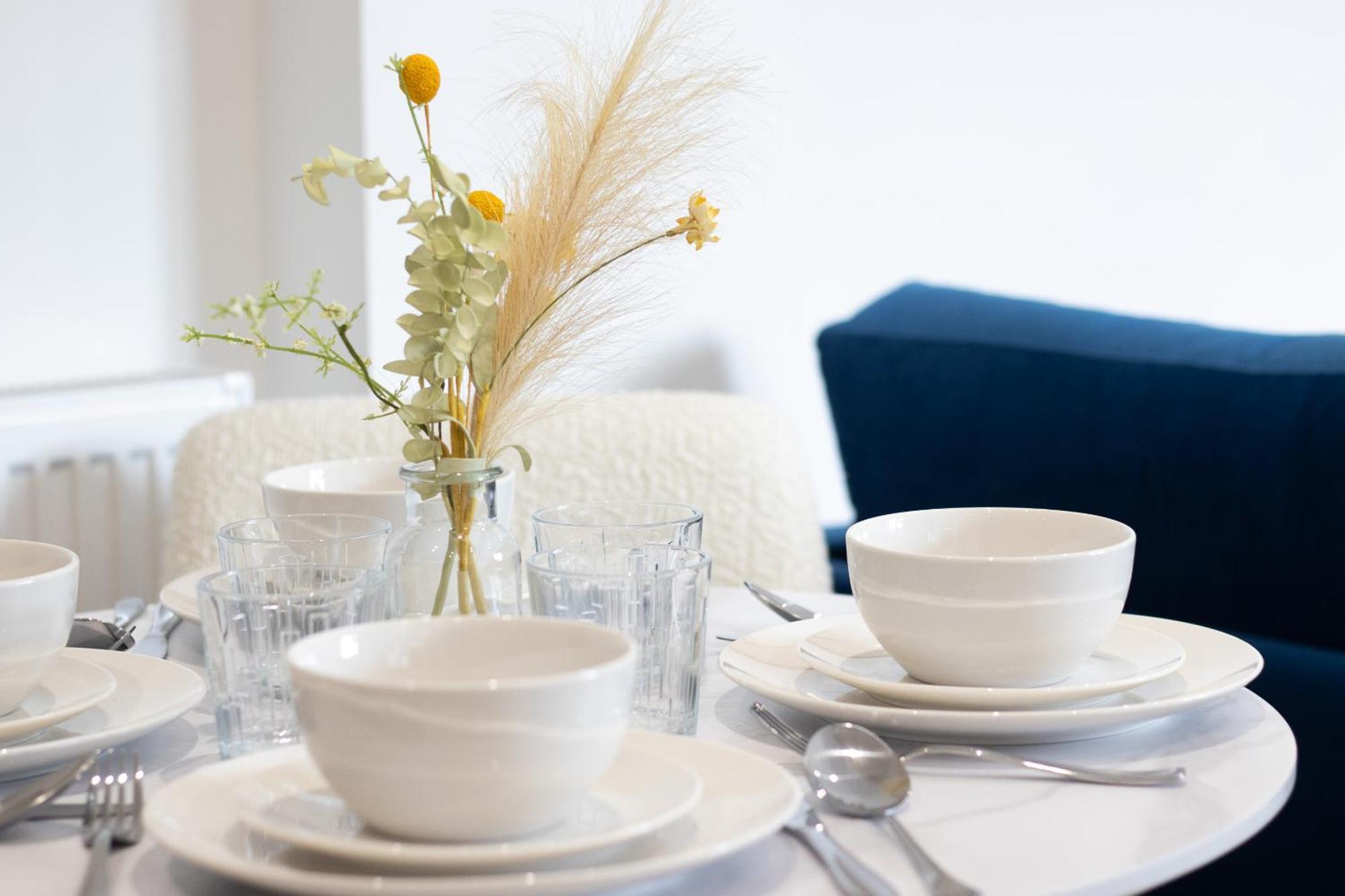 Holiday home 7br, 7 En-suite, Free Parking, Wifi , Sleeps 14